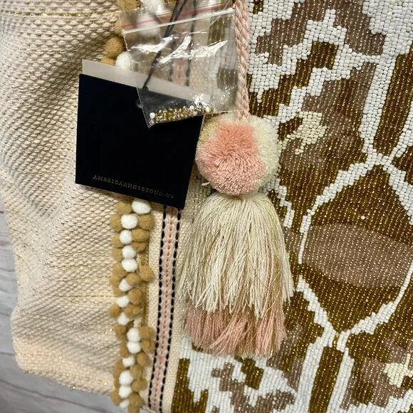 America & Beyond Beaded Weekender Bag - Picture 3 of 10